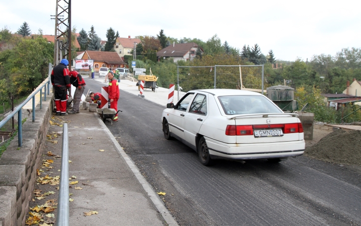 November közepéig tart a Százlábú híd felújítása