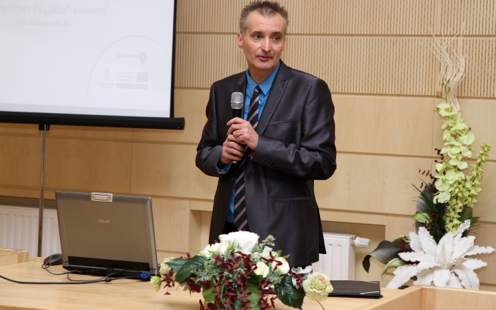 Közösségi pont az interneten - Meg kell töltenünk tartalommal!