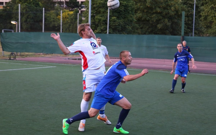 Kispályás foci: kikapott a bajnok!