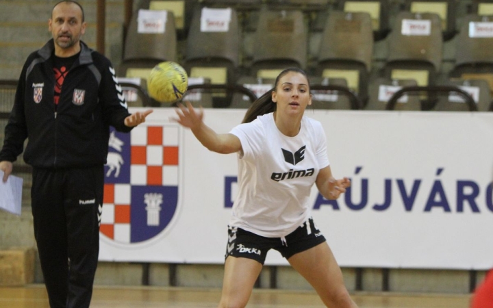 Kézilabda: Ulmann Bernadett a kezdőcsapatban