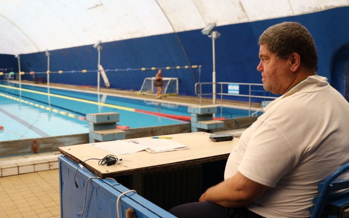 Tíz éve szervezi a 24 órás úszóversenyeket