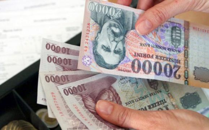 Nyugdíj - jövőre is ütemezetten és időben hozza a postás a pénzt