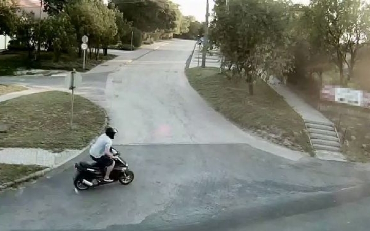 Így csapódott részegen a villanyoszlopnak egy motoros Rácalmáson - Videó!
