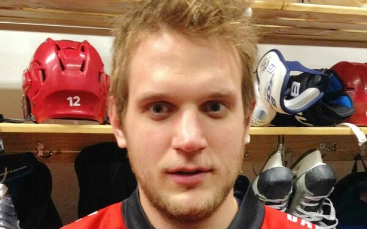 Jégkorong: új hátvéd a Bikáknál