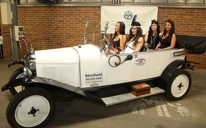 Retro gólyabál a főiskolán