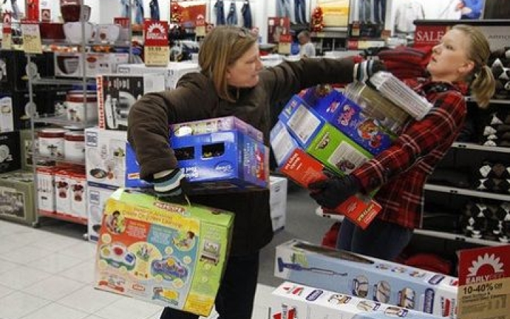 Fekete péntek - Lökdösődés, tömeg, tolongás várható holnap a boltokban