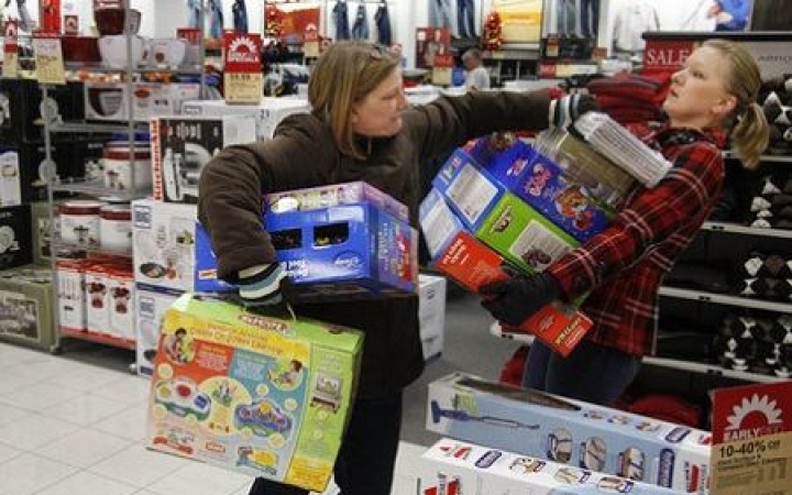 Fekete péntek - Lökdösődés, tömeg, tolongás várható holnap a boltokban