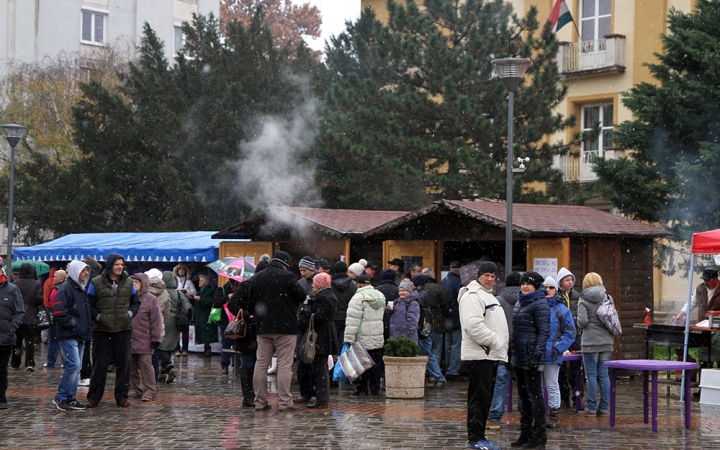 Kolbászolás a téren - VI. Pentelei Kolbászfesztivál