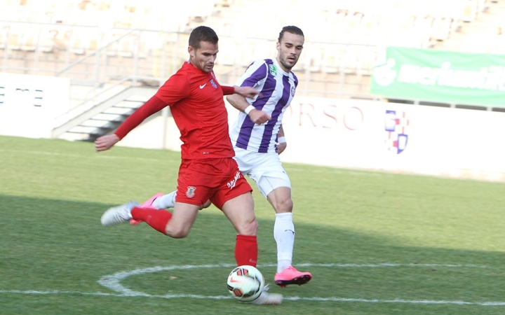 Labdarúgás: háromesélyes meccs előtt a DPASE