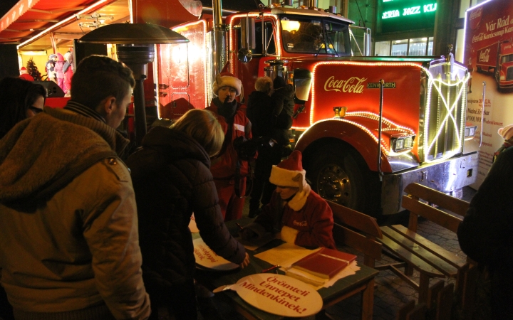 Ismét Dunaújvárosba látogat a Coca-Cola Karaván!