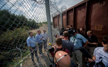 Menekült-kvóta - Gyurcsányék abbahagyták a támogató aláírások gyűjtését