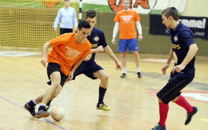 Futsal bajnokság: kiütéssel az élre