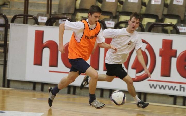 Éjszakai Mikulás Kupa: fociztak a diszkó helyett