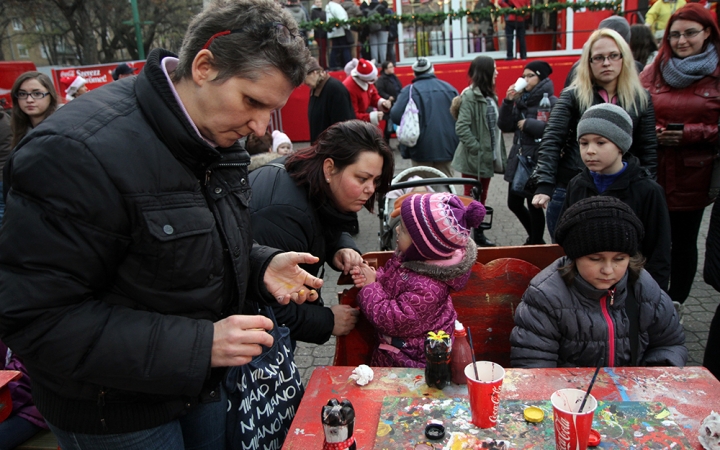 Csak a hó hiányzott a jó hangulathoz - Itt járt a Coca-Cola Karaván