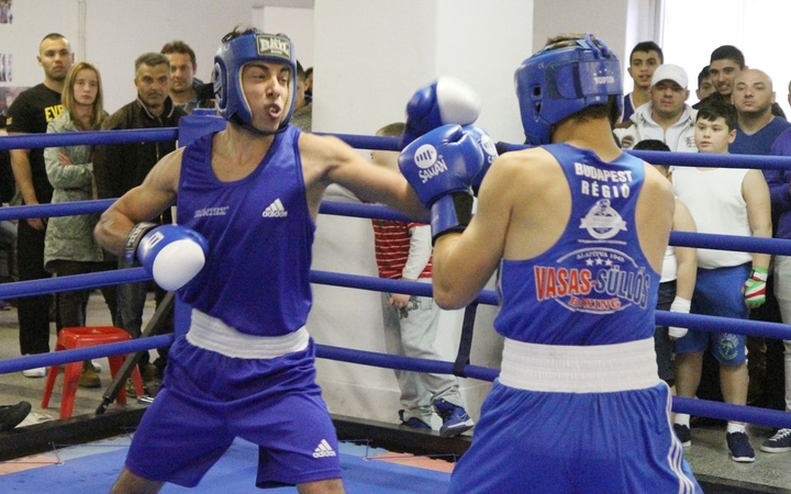 Ringavató pofon party