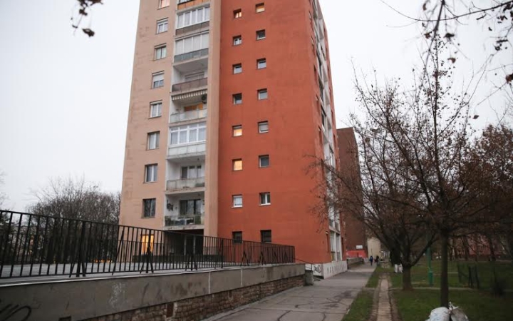 Öngyilkosság - Egy idős nő kiugrott a nyolcadikról