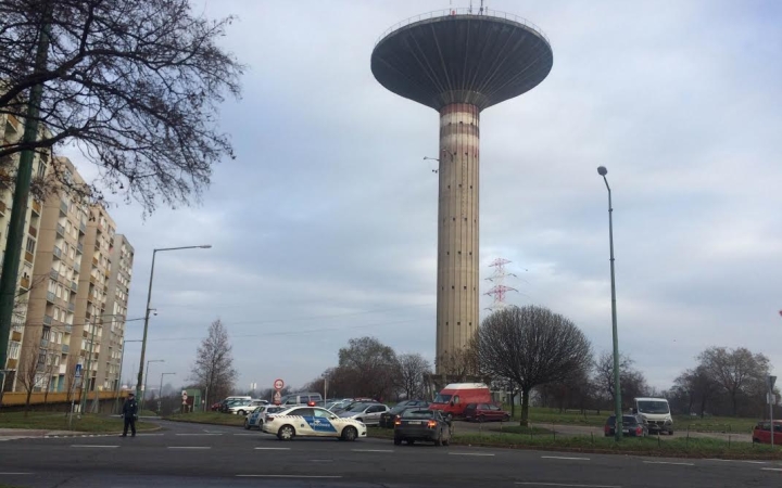 Bombariadó a víztoronynál