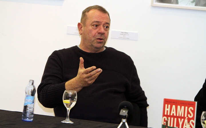 "Hogy a disznók ne unatkozzanak az ólban"