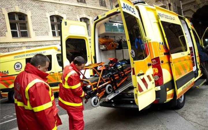 Rosszulét és újraélesztés a parkolóban, sajnos sikertelenül