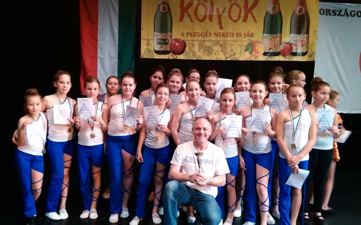 Kék madarak a dobogón