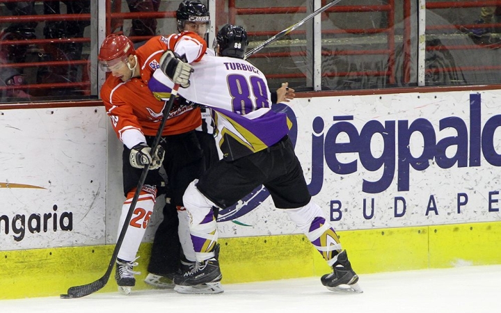 Jégkorong: öt lőtt góllal is vereség