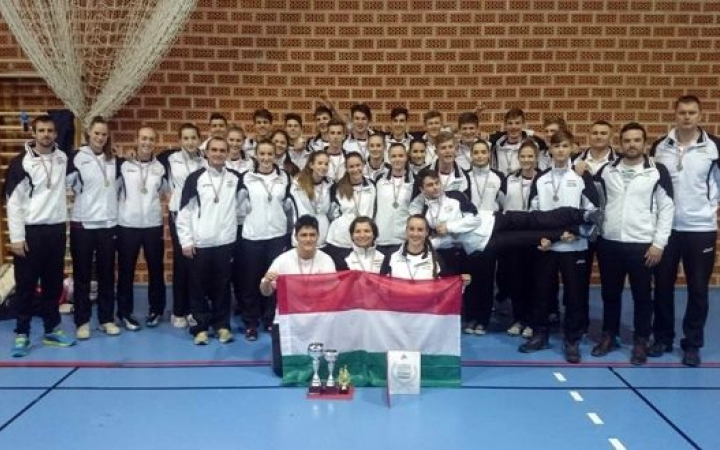 Röplabda: ezüstös serdülők