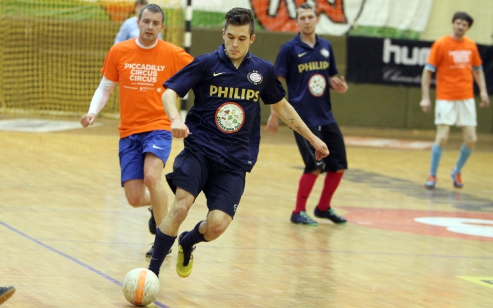 Futsal bajnokság: hatan a pályán