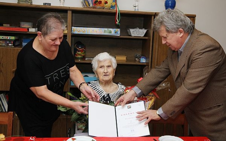 Újabb szépkorút köszöntöttek - Marika néni 95 éves