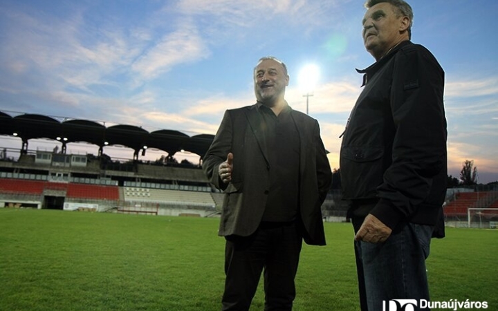 Stadion: elkészült a világítás!