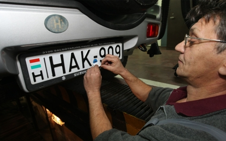 Nem szűnik meg az autók környezetvédelmi besorolása