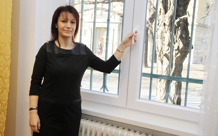 Otthonosabb, melegebb - Új ablakok a zeniskolában