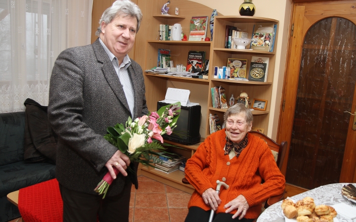 Kilencven - Isten éltesse Piroska nénit!