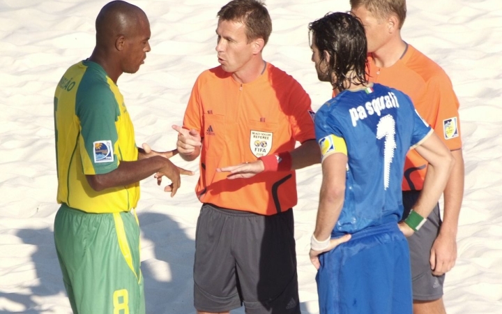 Játékvezetés: nem a foci sötét oldala