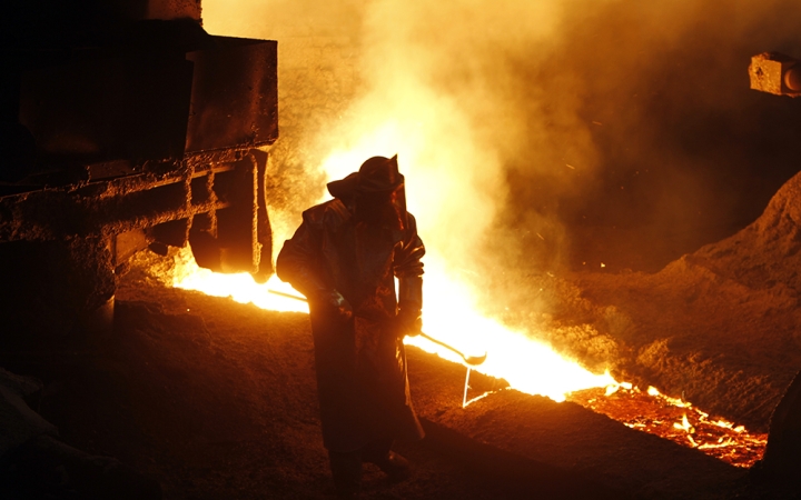 Emelik a vasműs dolgozók bérét