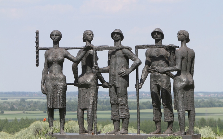 A „vasban álló” ember hagyatéka