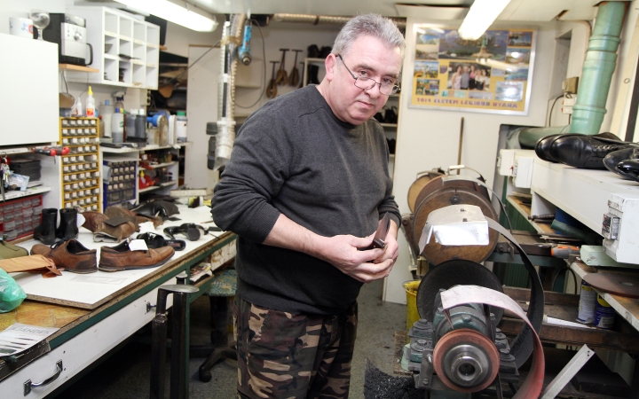 A késes suszter a kaptafánál maradt