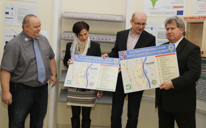 Életbevágó - Defibrillátort adtak át az egyetemen