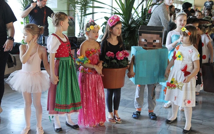 Állt a bál az uszodában!