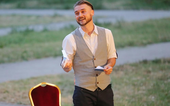 Krisztusi korban, friss diplomával a kezében