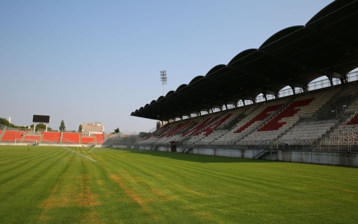 Kevesebb pénzből újítják fel a stadiont