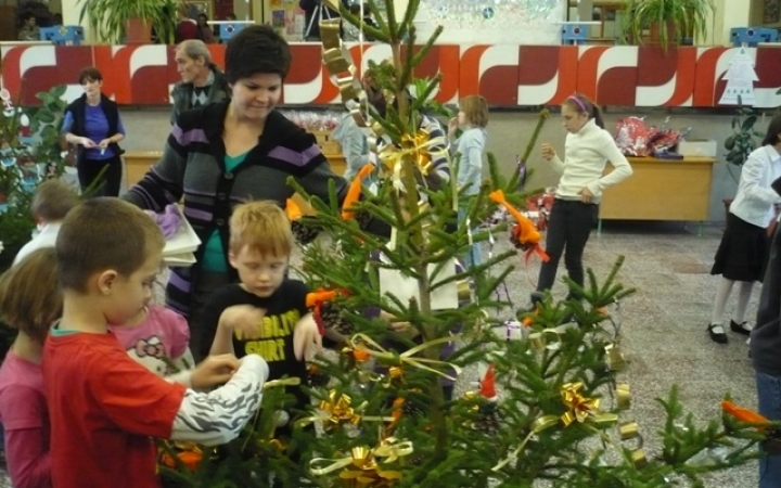 Fenyőfadíszítő verseny a Dózsában