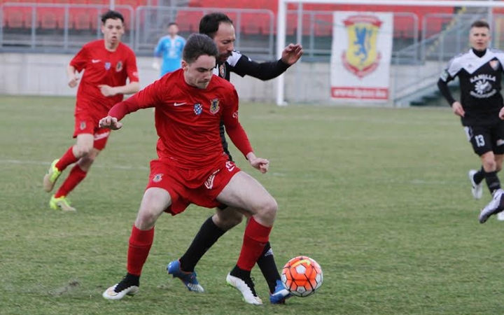 Labdarúgás - Fájó vereség a fordulatos derbin
