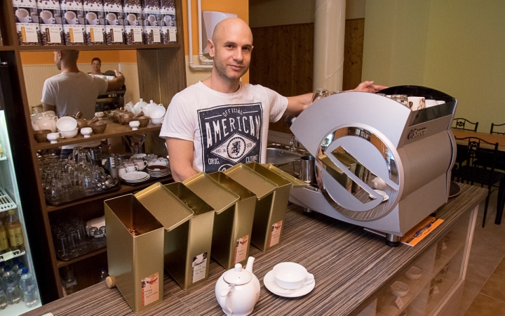 Akit a tea illata megfogott