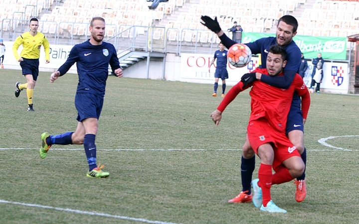 Labdarúgás: élcsapat érkezik