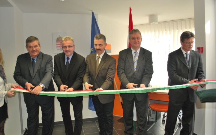 Átadták az ercsi foglalkoztatási osztály korszerűsített épületét