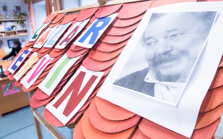 Irodalmi vetélkedő a könyvtárban