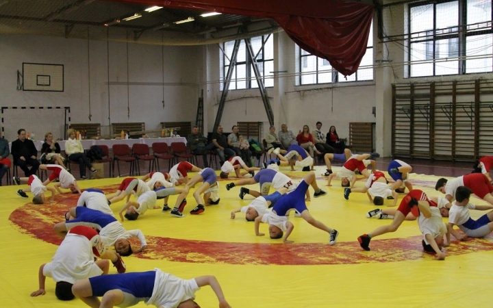 Birkózás: termet avattak Mezőfalván