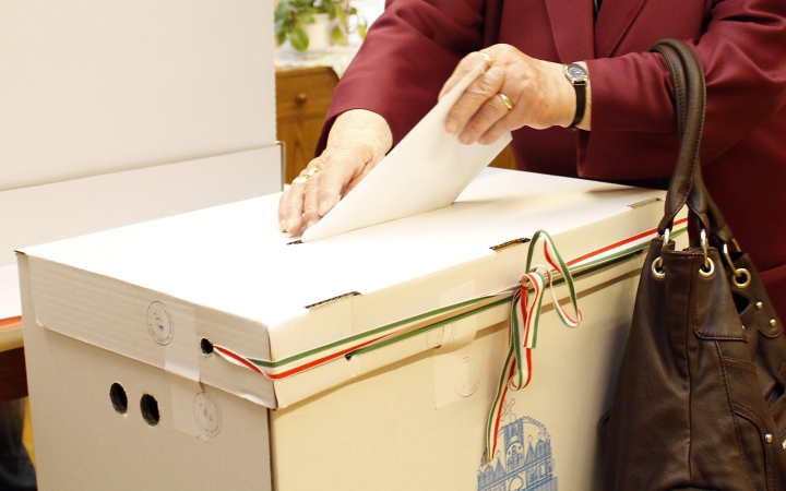 Időközi választás - Elkezdődött az aláírásgyűjtés