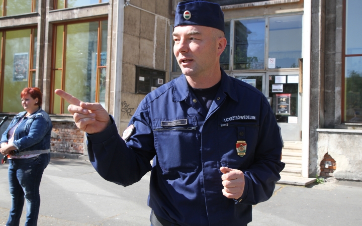 Rendvédelmi felvonulás - Jönnek a régi Nysák, Ladák