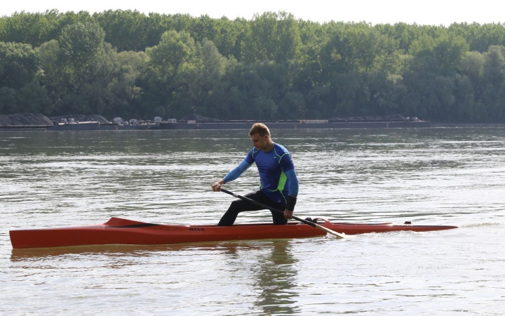Felmérő előtt a Dunaferr kenusai